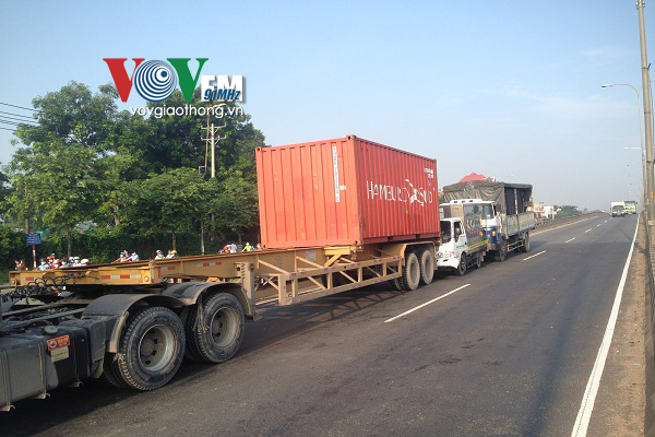 Tai nạn liên hoàn, nhiều ô tô hư hỏng